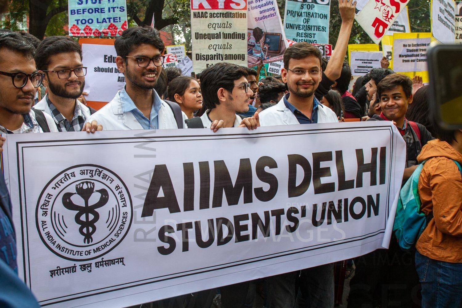 Students from Jawaharlal Nehru University & other Colleges protest in New Delhi, India, 23 November 2019 against fee hike and New Education Policy