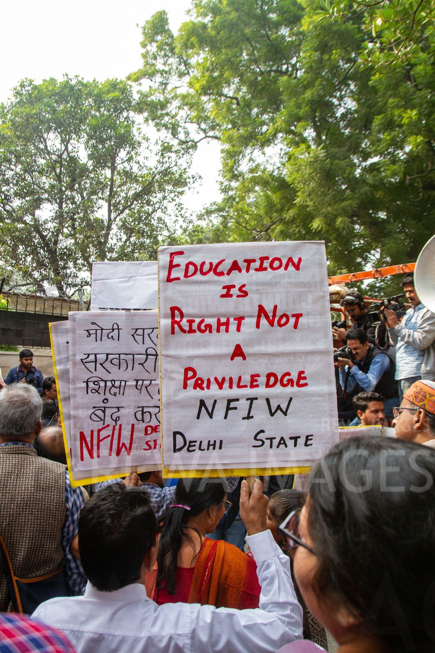 Students from Jawaharlal Nehru University & other Colleges protest in New Delhi, India, 23 November 2019 against fee hike and New Education Policy