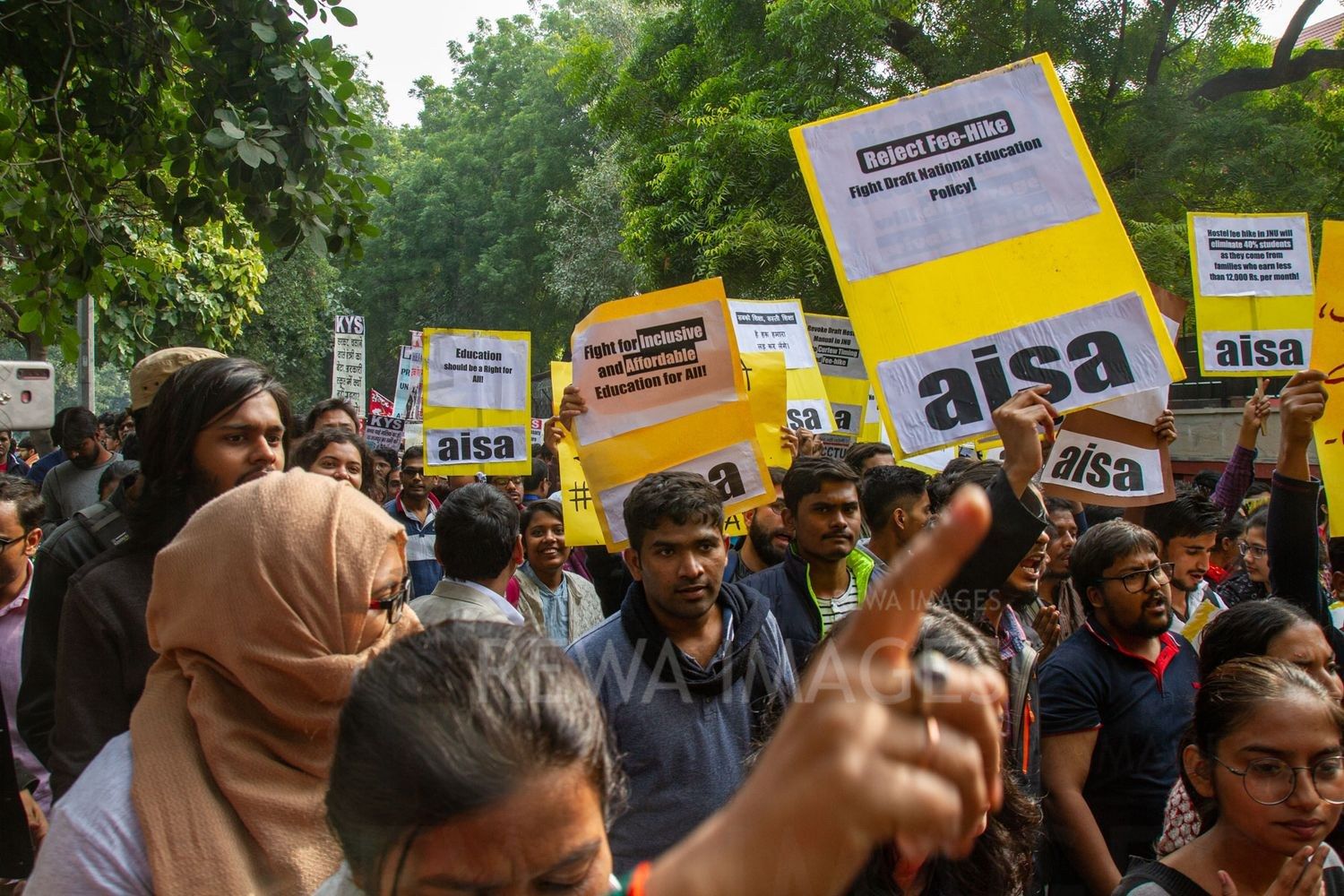 Students from Jawaharlal Nehru University & other Colleges protest in New Delhi, India, 23 November 2019 against fee hike and New Education Policy