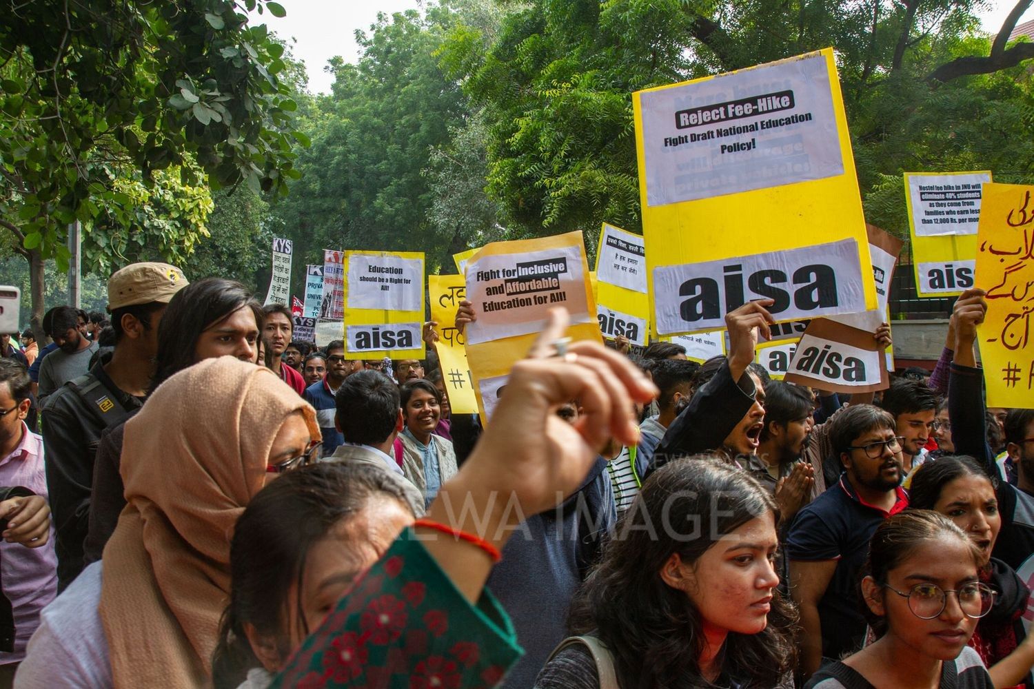Students from Jawaharlal Nehru University & other Colleges protest in New Delhi, India, 23 November 2019 against fee hike and New Education Policy