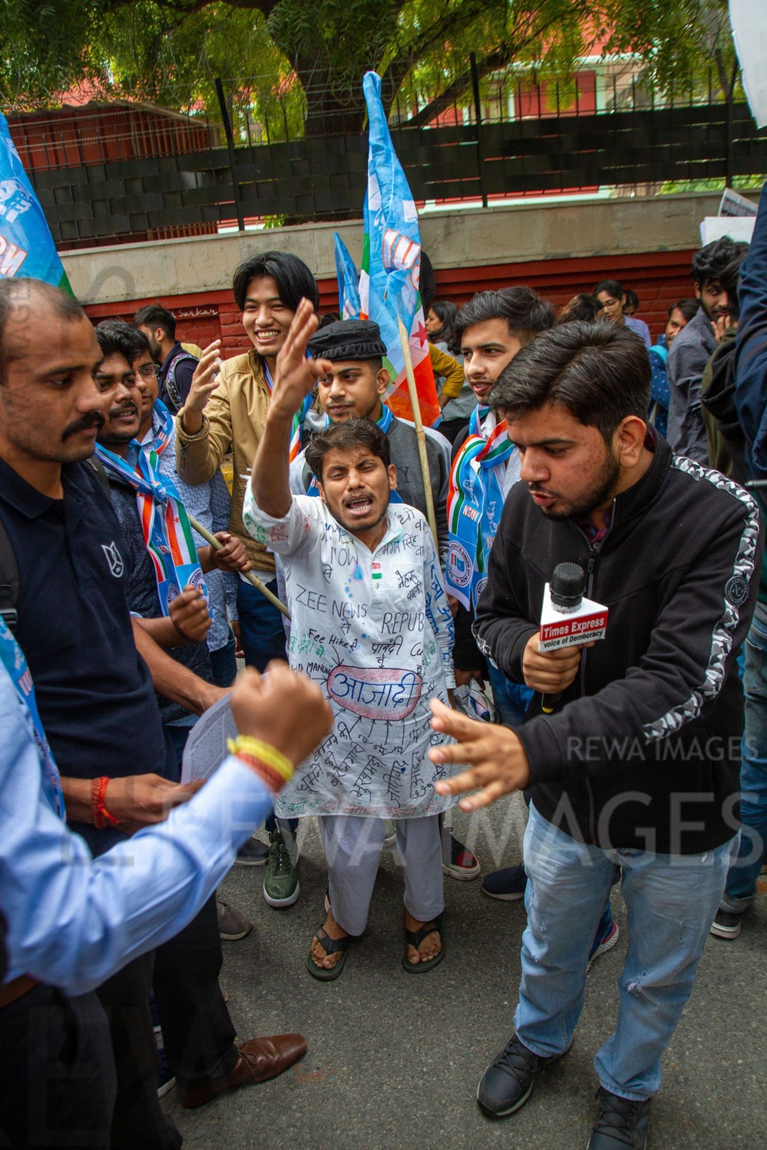 Students from Jawaharlal Nehru University & other Colleges protest in New Delhi, India, 23 November 2019 against fee hike and New Education Policy
