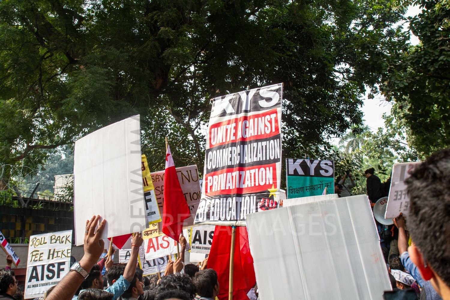 Students from Jawaharlal Nehru University & other Colleges protest in New Delhi, India, 23 November 2019 against fee hike and New Education Policy