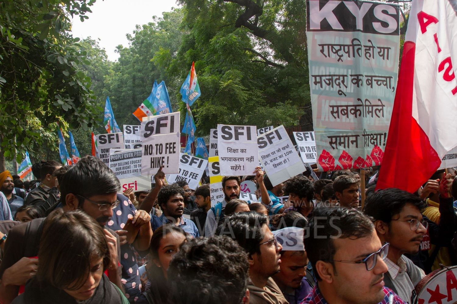 Students from Jawaharlal Nehru University & other Colleges protest in New Delhi, India, 23 November 2019 against fee hike and New Education Policy