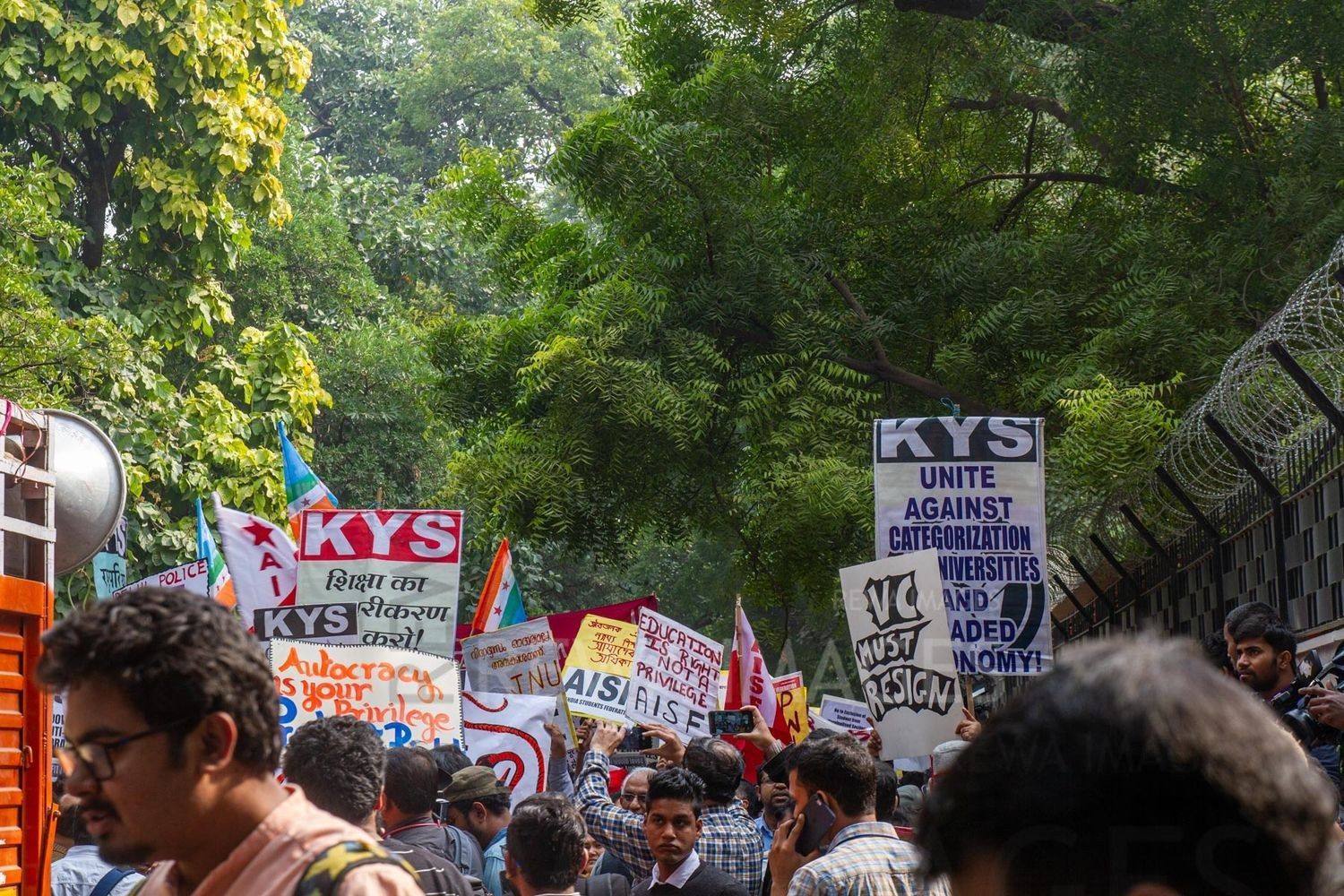 Students from Jawaharlal Nehru University & other Colleges protest in New Delhi, India, 23 November 2019 against fee hike and New Education Policy