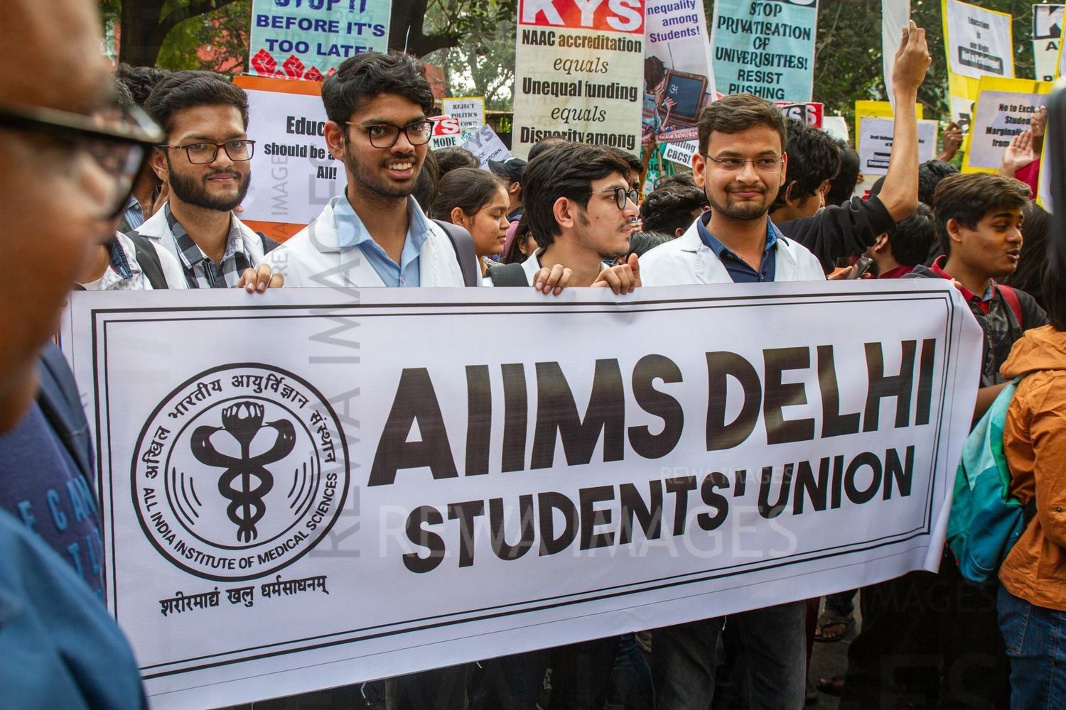 Students from Jawaharlal Nehru University & other Colleges protest in New Delhi, India, 23 November 2019 against fee hike and New Education Policy