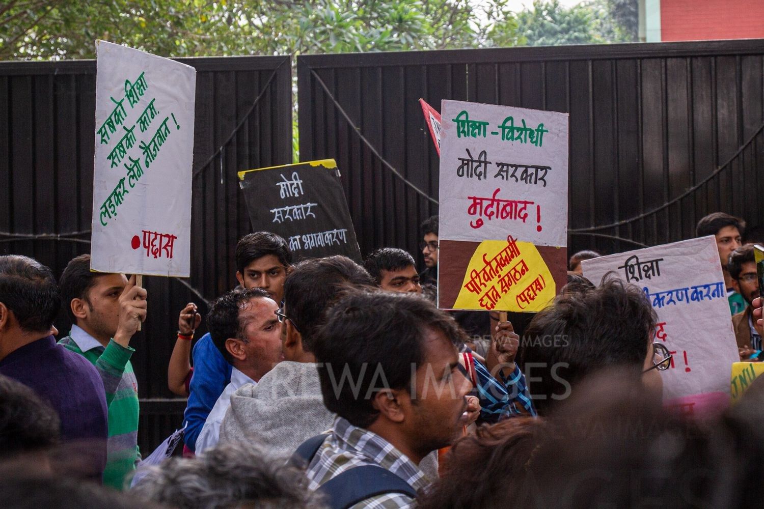 Students from Jawaharlal Nehru University & other Colleges protest in New Delhi, India, 23 November 2019 against fee hike and New Education Policy