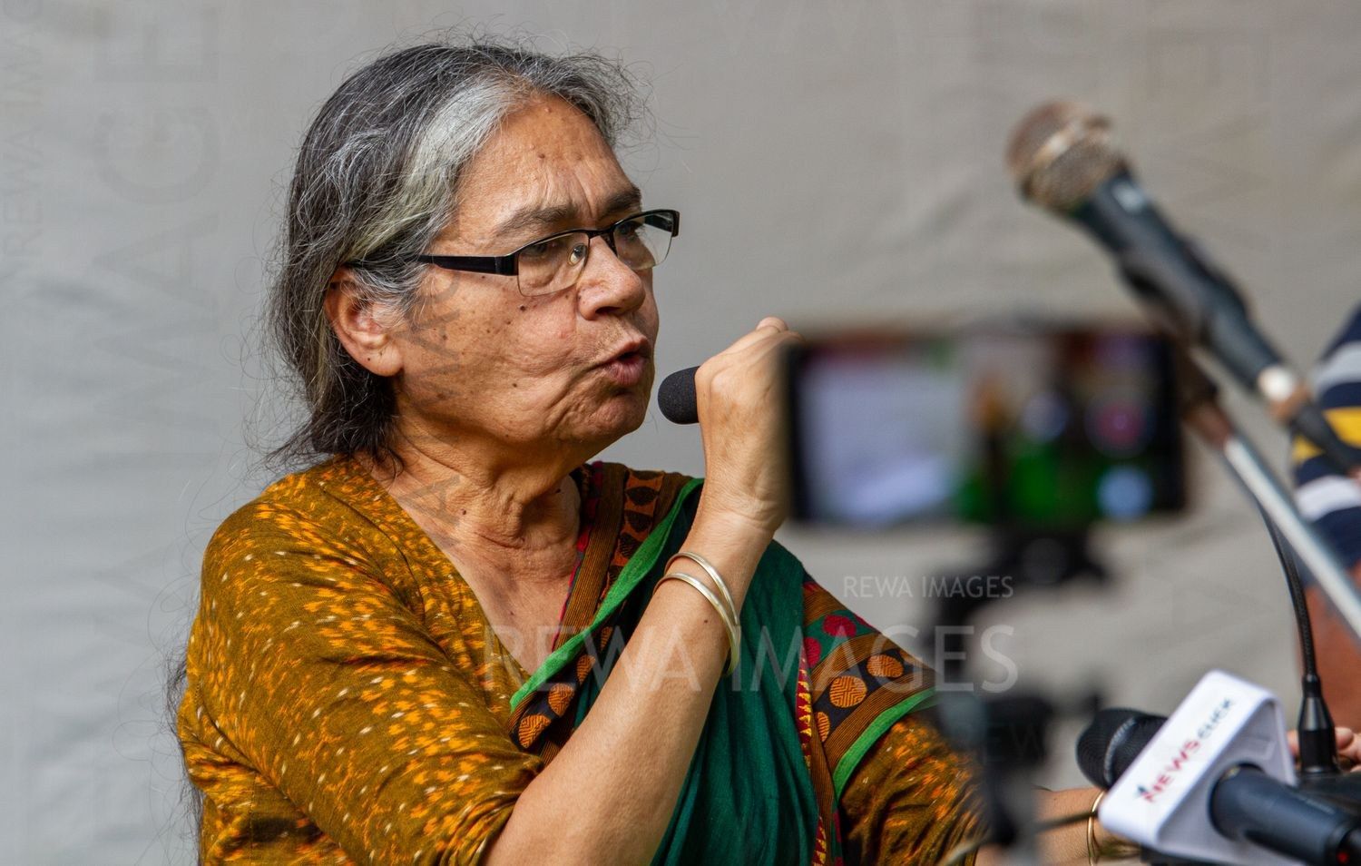 Comrade Maimoona Mollah joins Citizens' protest at Jantar Mantar, New Delhi in October 2019 against the “75 days of lockdown in Kashmir” after the amendment to Article 370 and 35A.