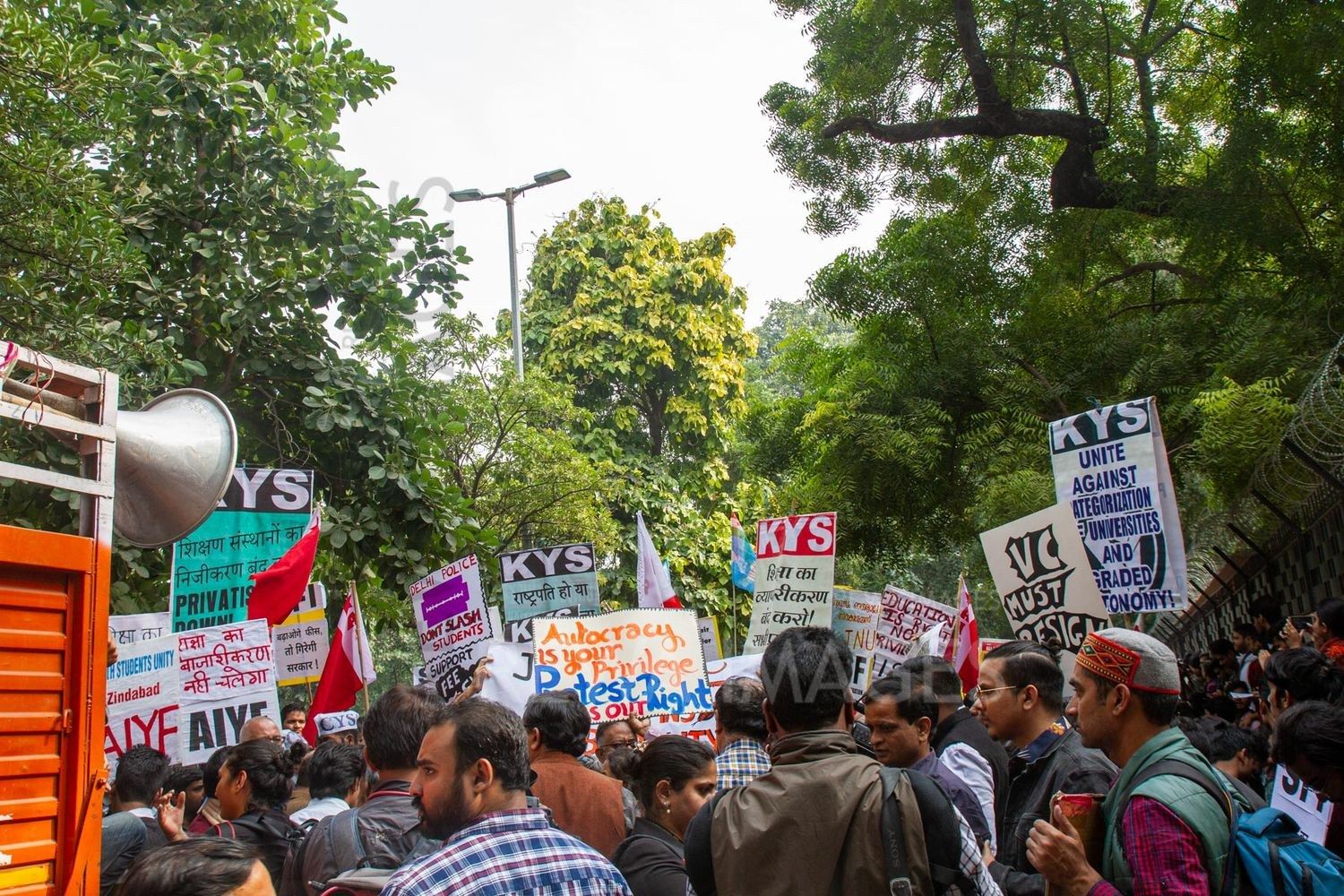 Students from Jawaharlal Nehru University & other Colleges protest in New Delhi, India, 23 November 2019 against fee hike and New Education Policy