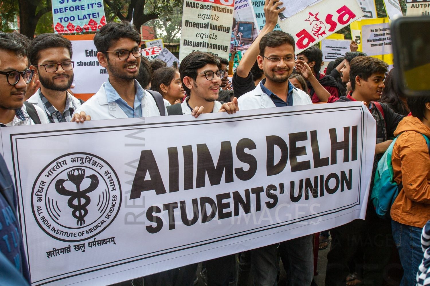 Students from Jawaharlal Nehru University & other Colleges protest in New Delhi, India, 23 November 2019 against fee hike and New Education Policy