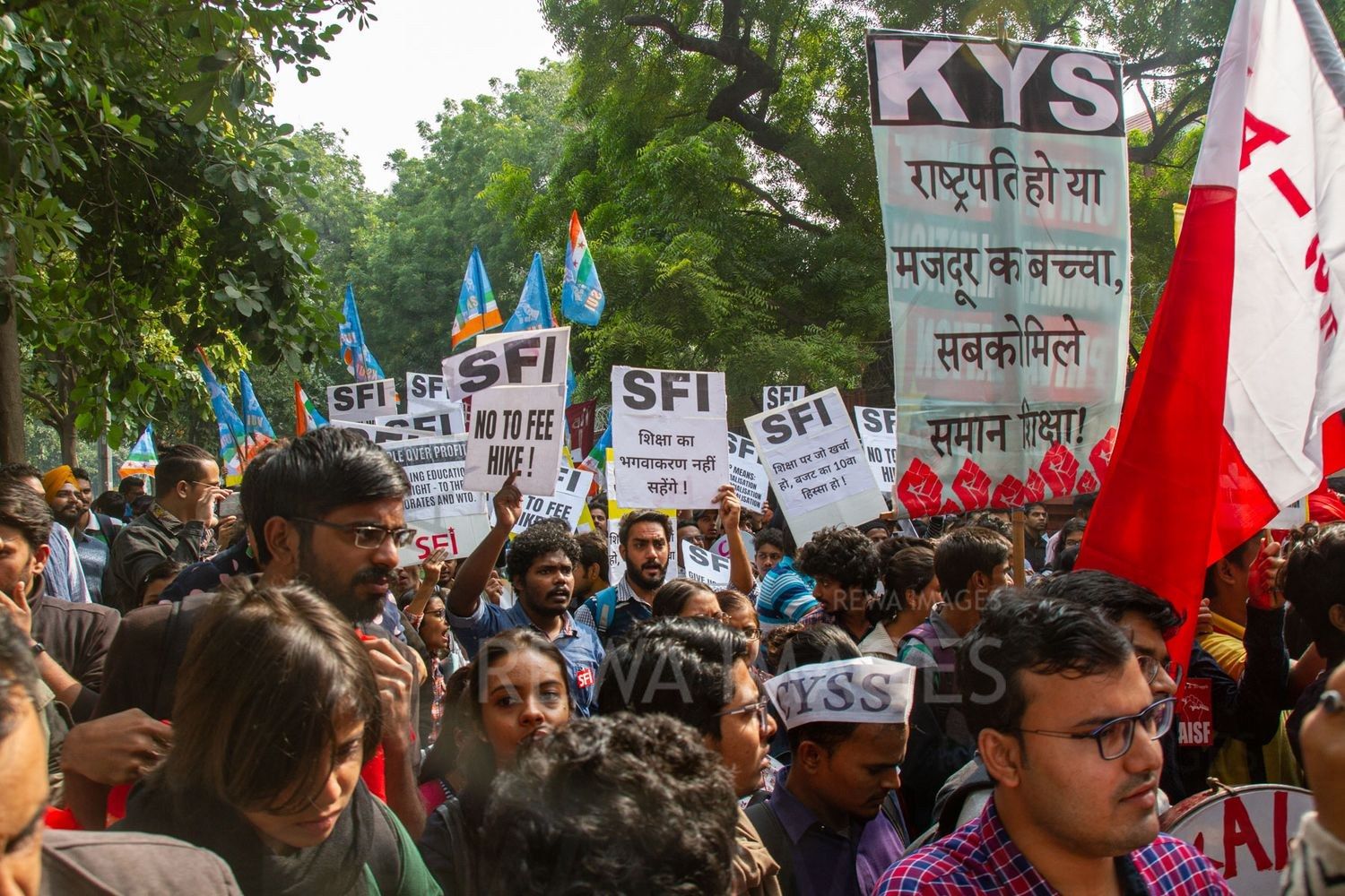 Students from Jawaharlal Nehru University & other Colleges protest in New Delhi, India, 23 November 2019 against fee hike and New Education Policy
