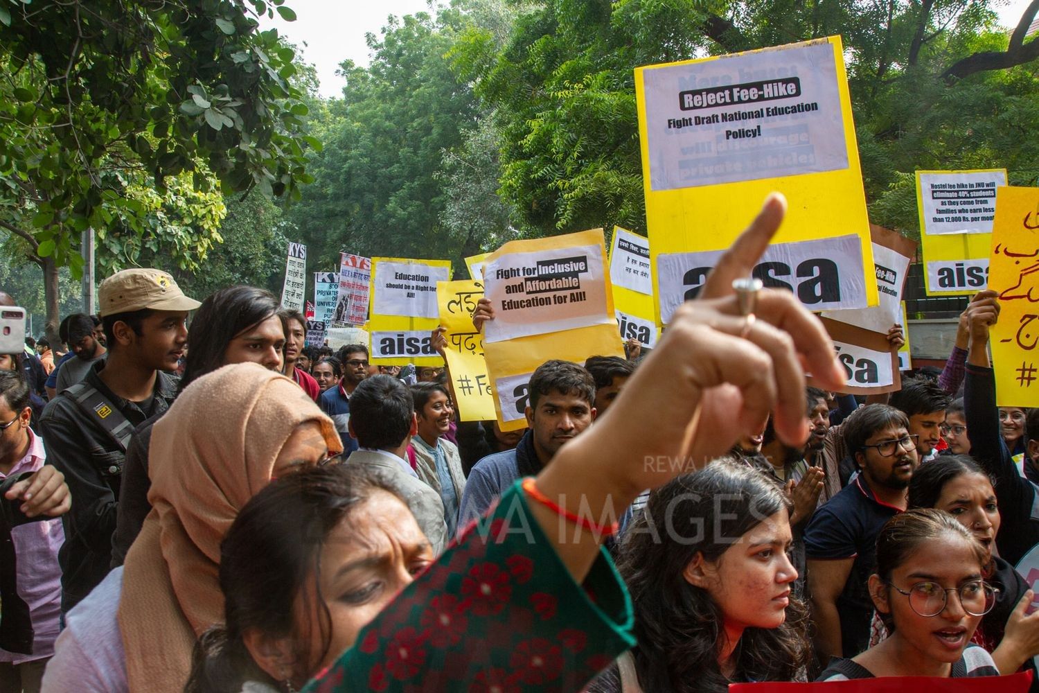 Students from Jawaharlal Nehru University & other Colleges protest in New Delhi, India, 23 November 2019 against fee hike and New Education Policy
