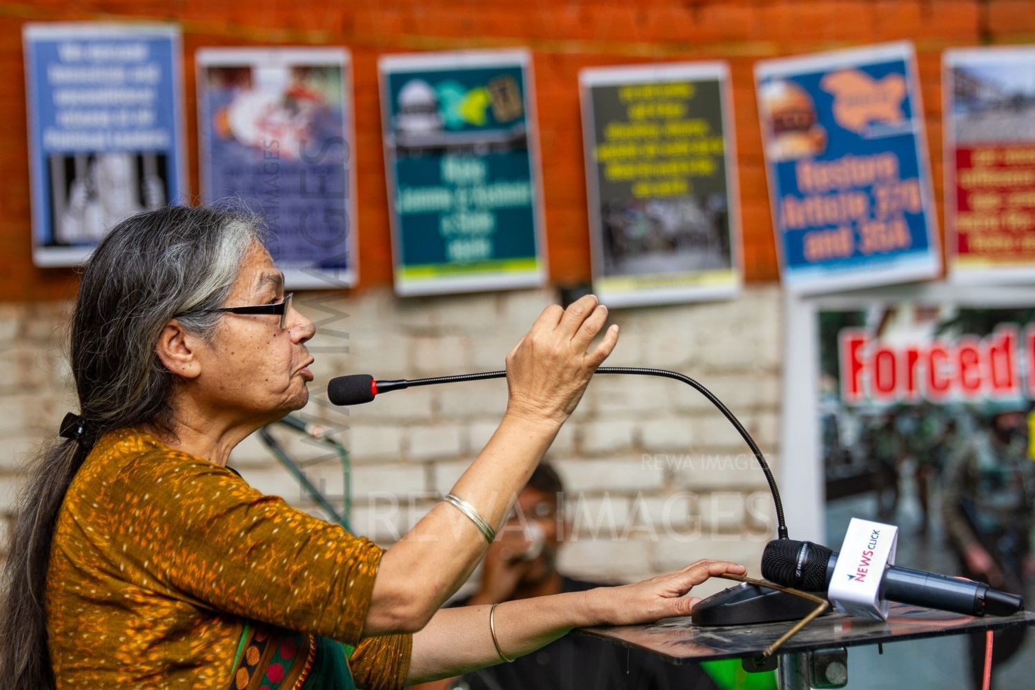 Comrade Maimoona Mollah joins Citizens' protest at Jantar Mantar, New Delhi in October 2019 against the “75 days of lockdown in Kashmir” after the amendment to Article 370 and 35A.