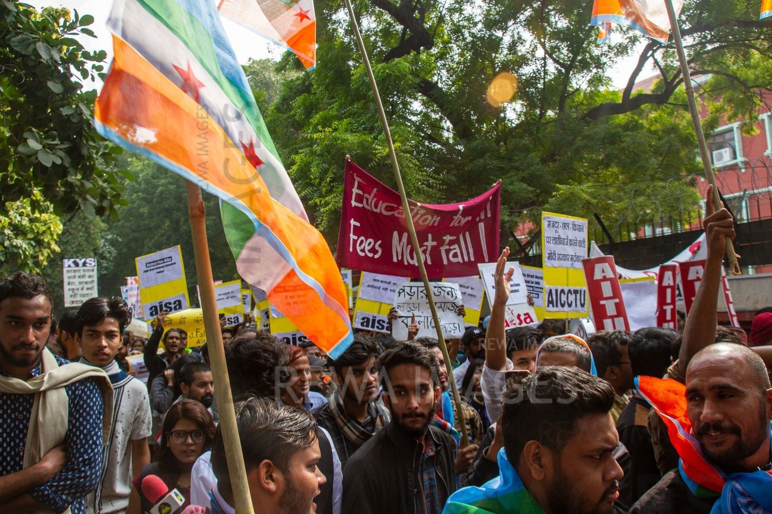 Students from Jawaharlal Nehru University & other Colleges protest in New Delhi, India, 23 November 2019 against fee hike and New Education Policy