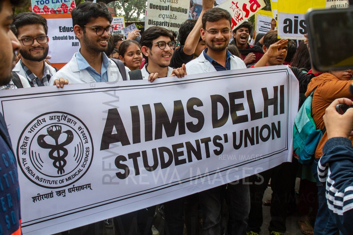 Students from Jawaharlal Nehru University & other Colleges protest in New Delhi, India, 23 November 2019 against fee hike and New Education Policy