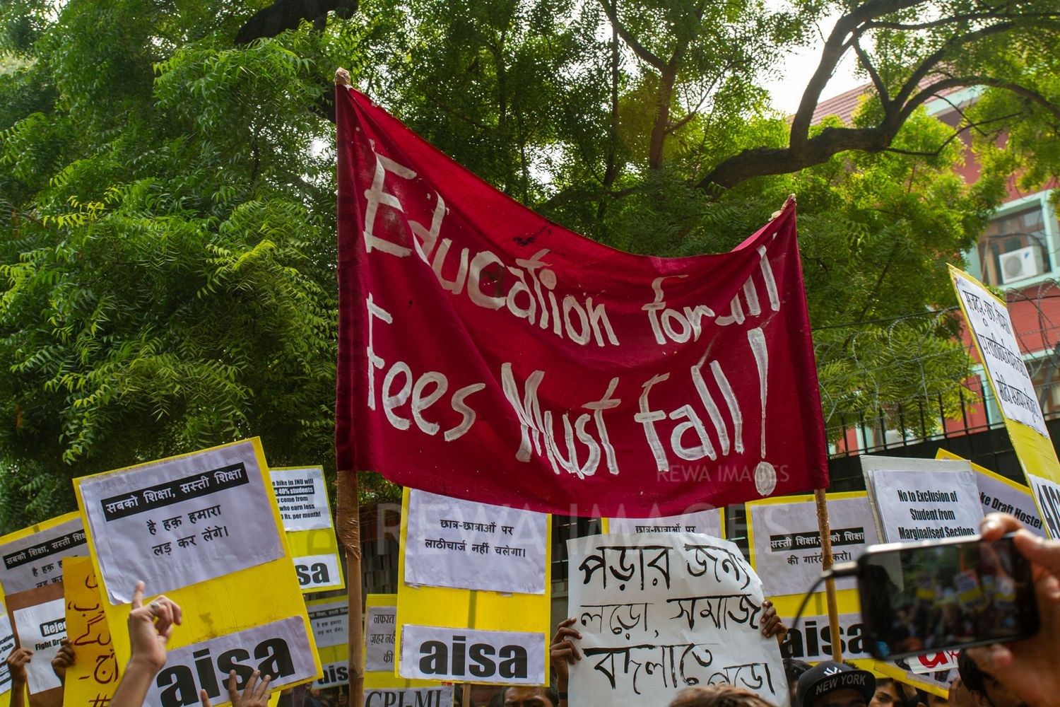 Students from Jawaharlal Nehru University & other Colleges protest in New Delhi, India, 23 November 2019 against fee hike and New Education Policy