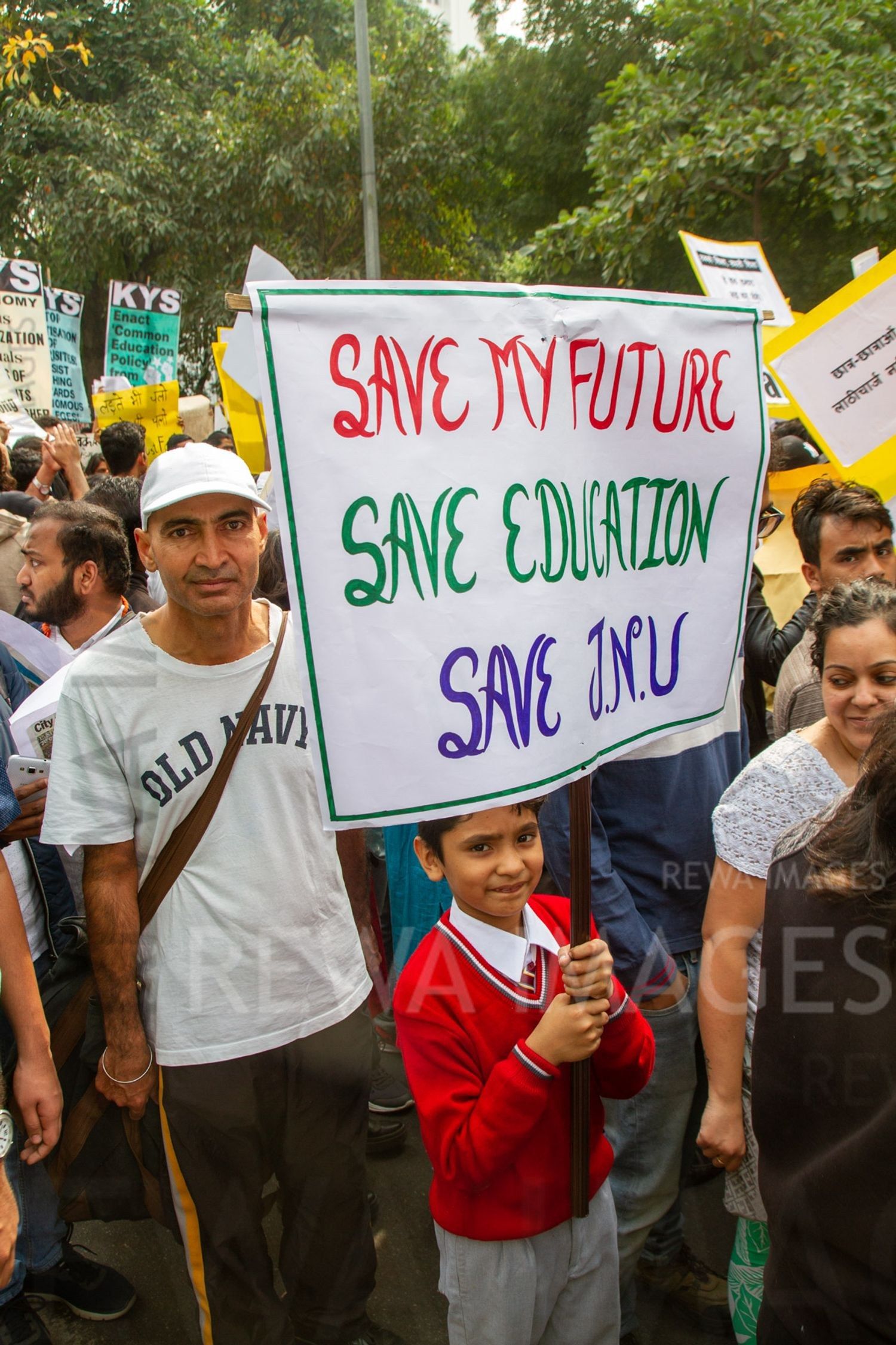 Students from Jawaharlal Nehru University & other Colleges protest in New Delhi, India, 23 November 2019 against fee hike and New Education Policy