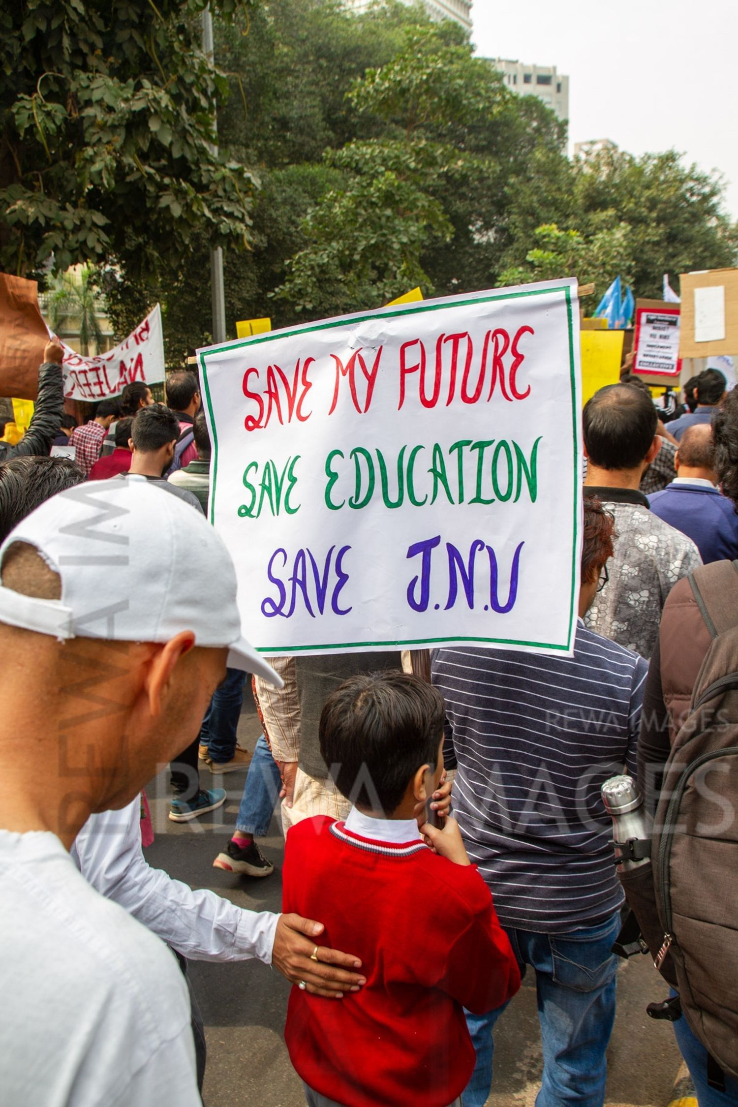 Students from Jawaharlal Nehru University & other Colleges protest in New Delhi, India, 23 November 2019 against fee hike and New Education Policy