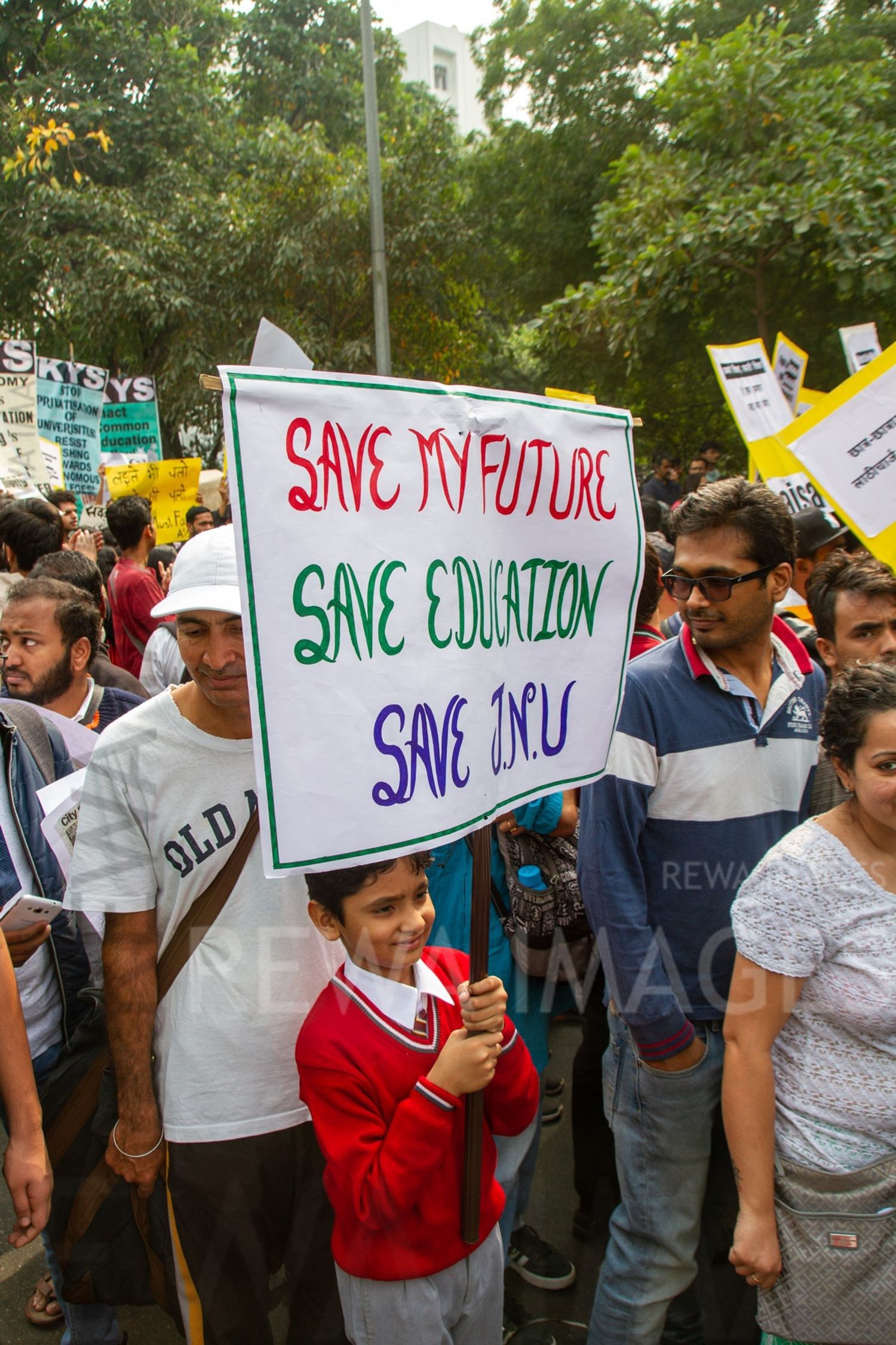 Students from Jawaharlal Nehru University & other Colleges protest in New Delhi, India, 23 November 2019 against fee hike and New Education Policy