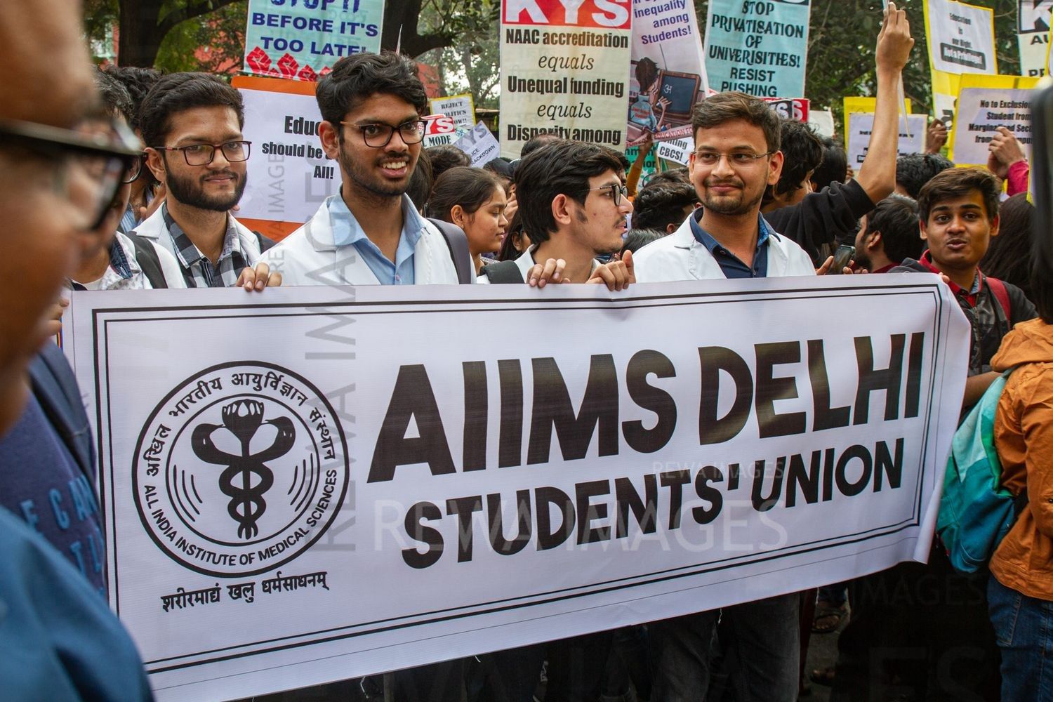 Students from Jawaharlal Nehru University & other Colleges protest in New Delhi, India, 23 November 2019 against fee hike and New Education Policy